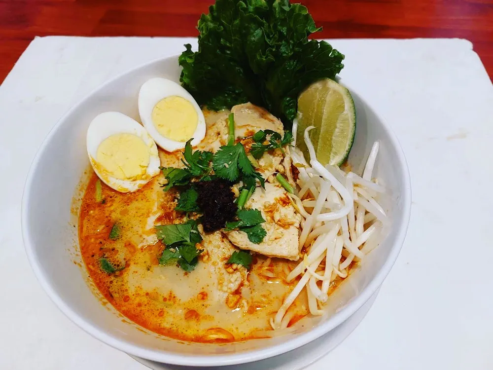 Curry Noodles KOA-Soi Yellow Noodles with Northern Thai Style Red Curry And